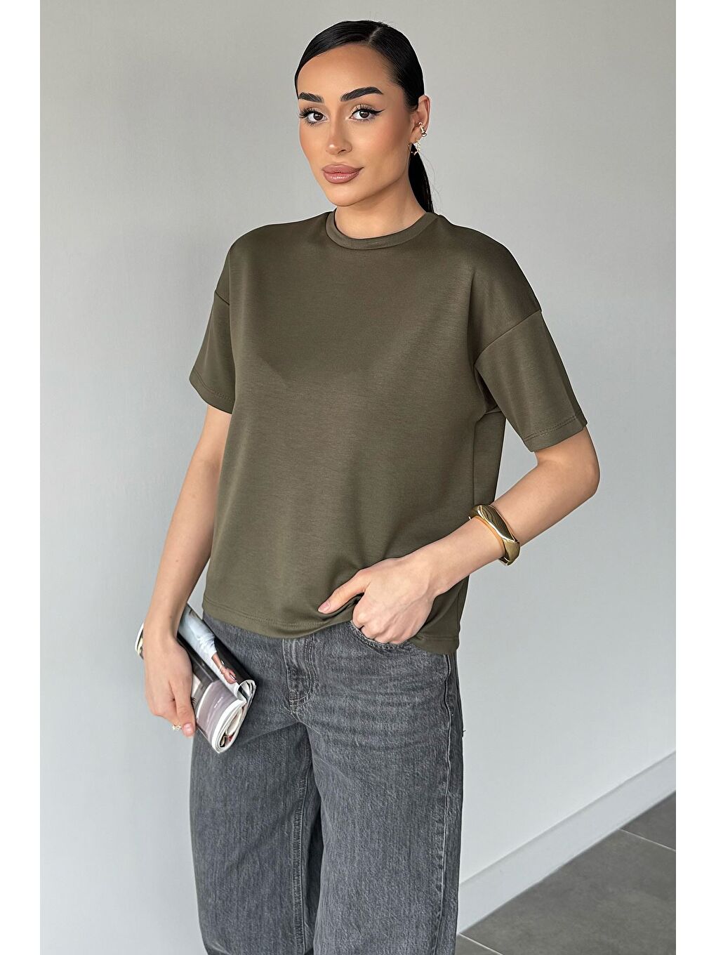 Haki Bisiklet Yaka Kadın Tişört