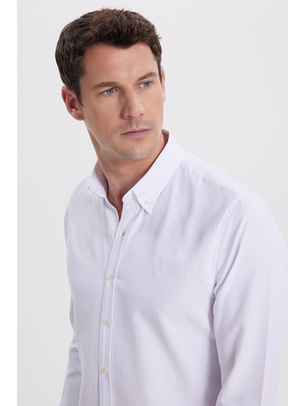 Erkek Slim Fit Dar Kesim Düz Oxford Armalı Düğmeli Yaka Beyaz Spor Gömlek-1