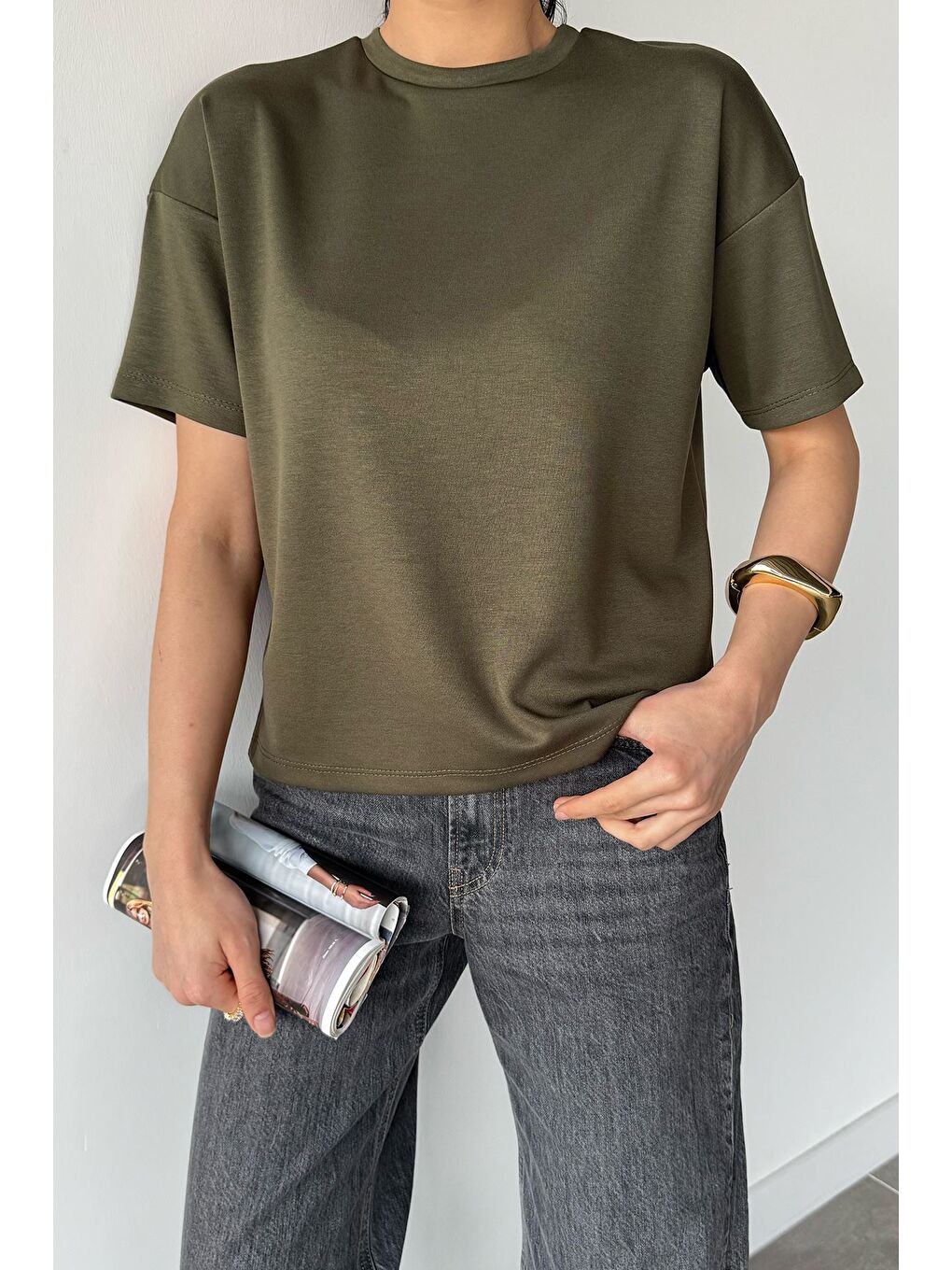 Haki Bisiklet Yaka Kadın Tişört-1