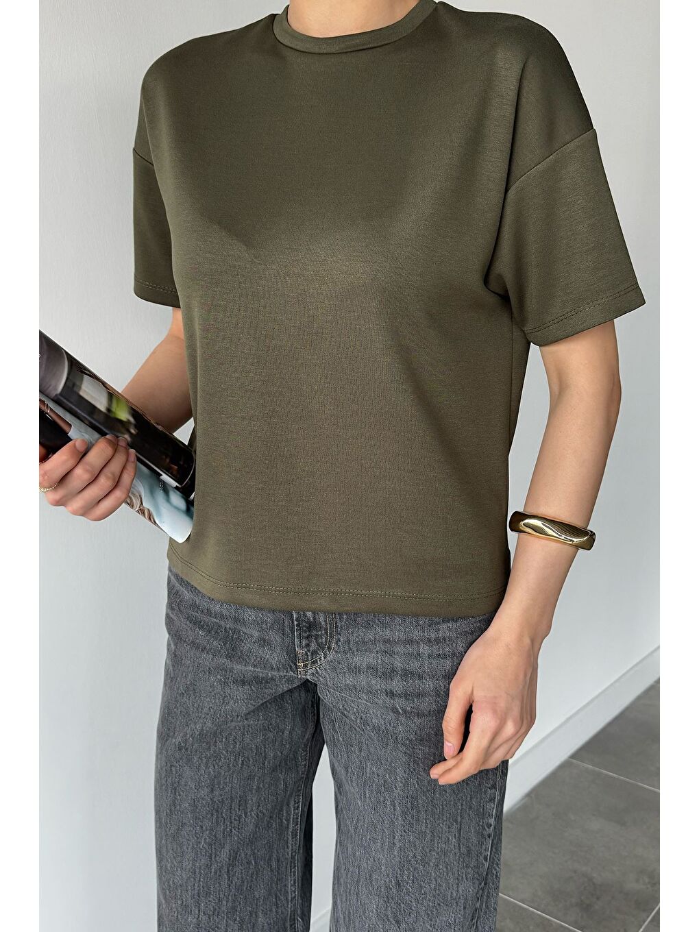 Haki Bisiklet Yaka Kadın Tişört-2