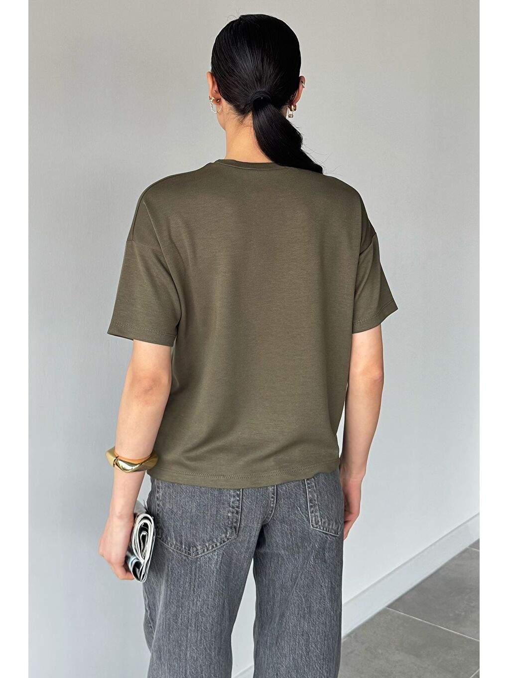 Haki Bisiklet Yaka Kadın Tişört-3