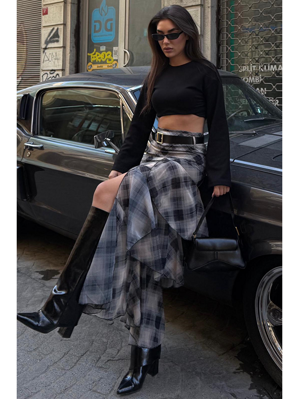 Siyah Kemerli Yırtmaçlı Ekose Desen Volanlı Etek Mg2715