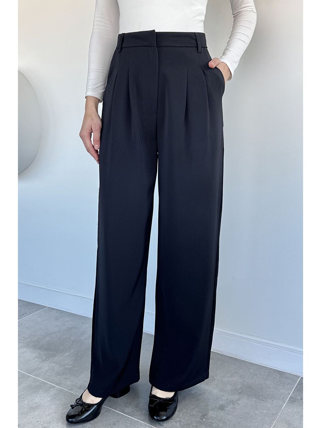 Siyah Kadın Pileli Bol Paça Pantolon