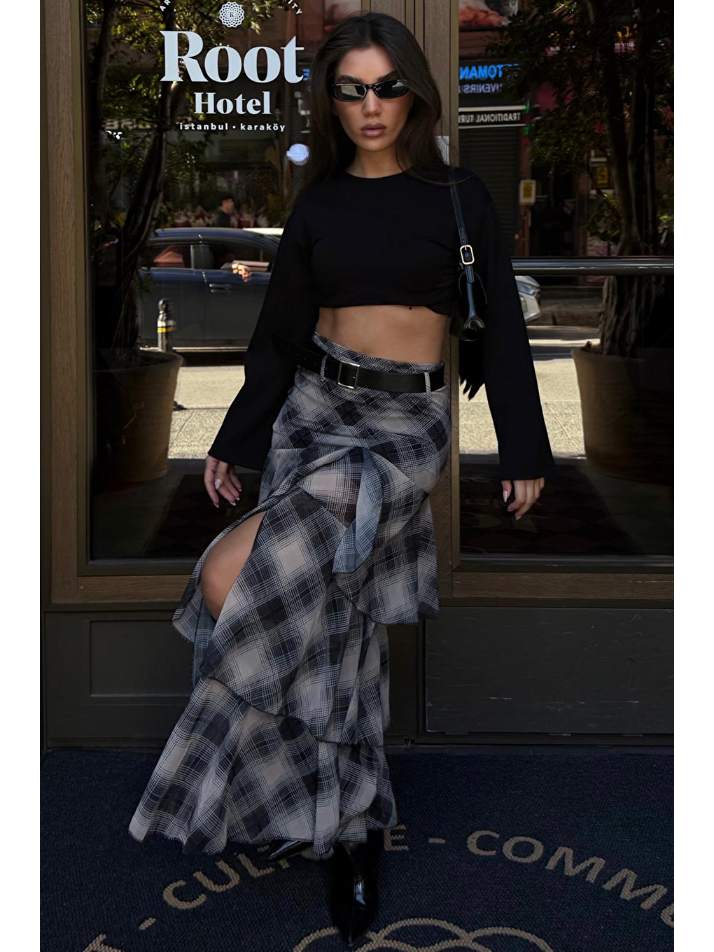 Siyah Kemerli Yırtmaçlı Ekose Desen Volanlı Etek Mg2715-1