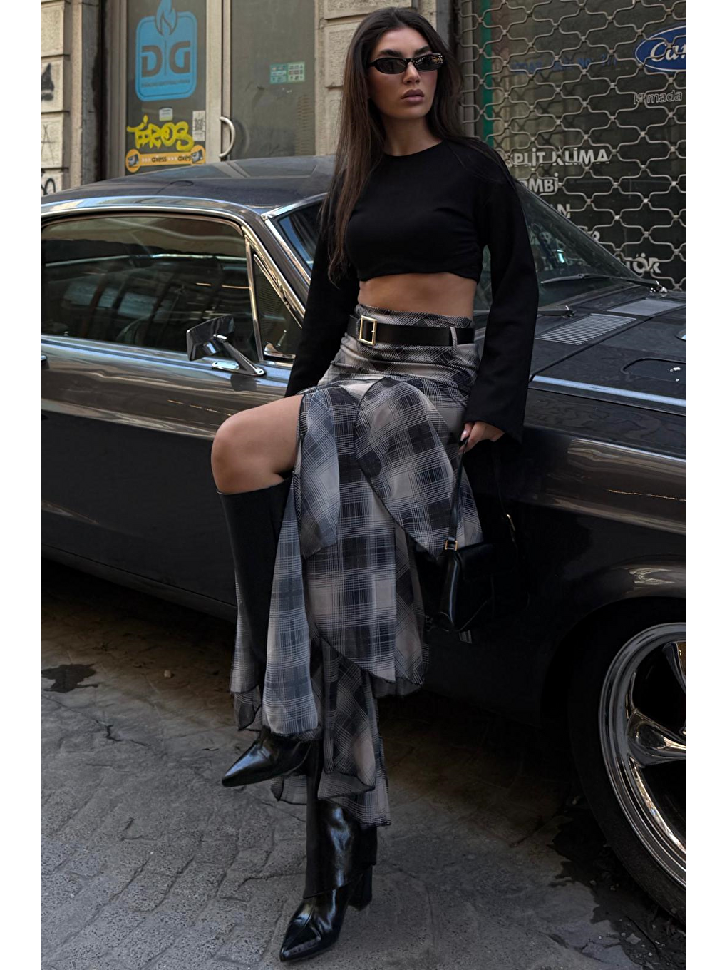 Siyah Kemerli Yırtmaçlı Ekose Desen Volanlı Etek Mg2715-4