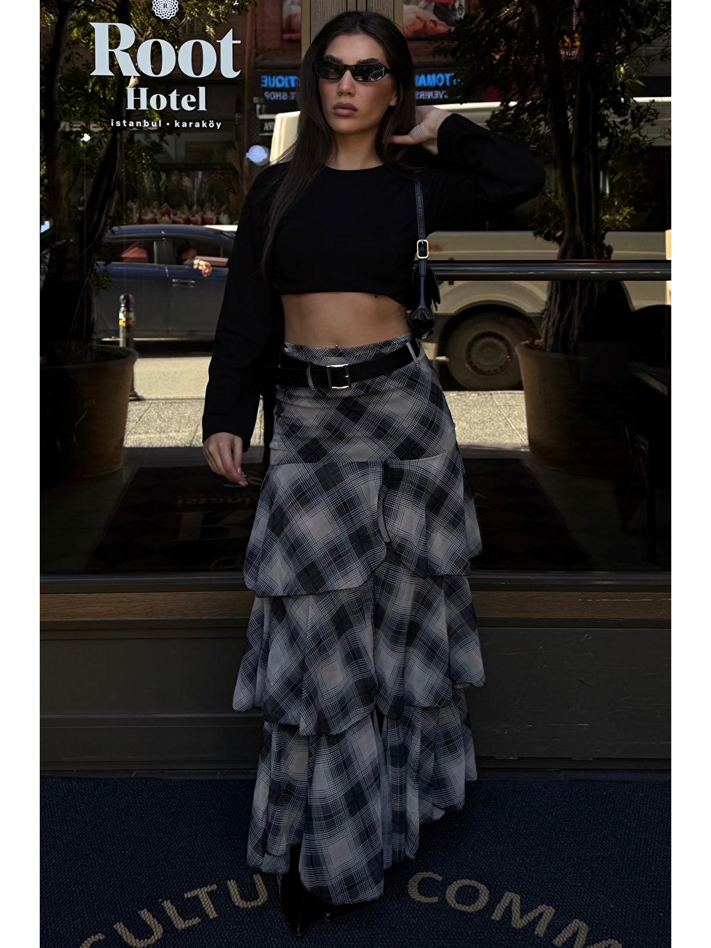 Siyah Kemerli Yırtmaçlı Ekose Desen Volanlı Etek Mg2715-5