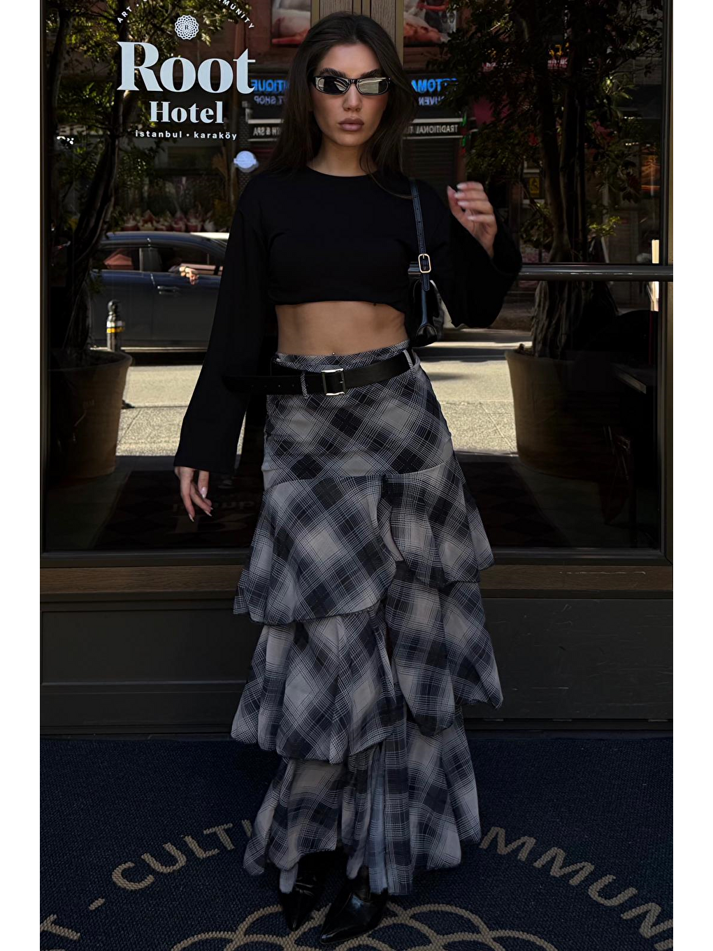 Siyah Kemerli Yırtmaçlı Ekose Desen Volanlı Etek Mg2715-6