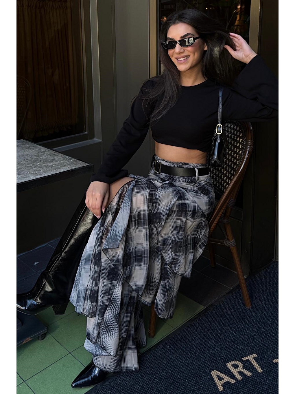 Siyah Kemerli Yırtmaçlı Ekose Desen Volanlı Etek Mg2715-7