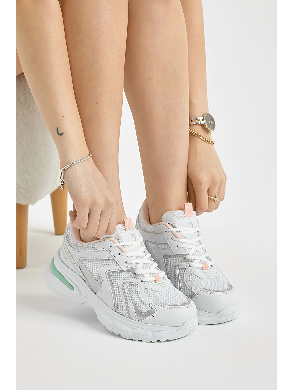 Kadın Beyaz Su Yeşili Kalın Hafif Faylon Taban File Detaylı Bağcıklı Spor Ayakkabı