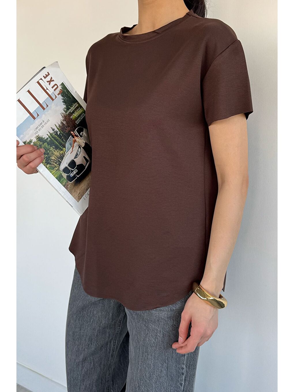 Kahverengi Kadın Bisiklet Yaka Lazer Kesim Tişört-1