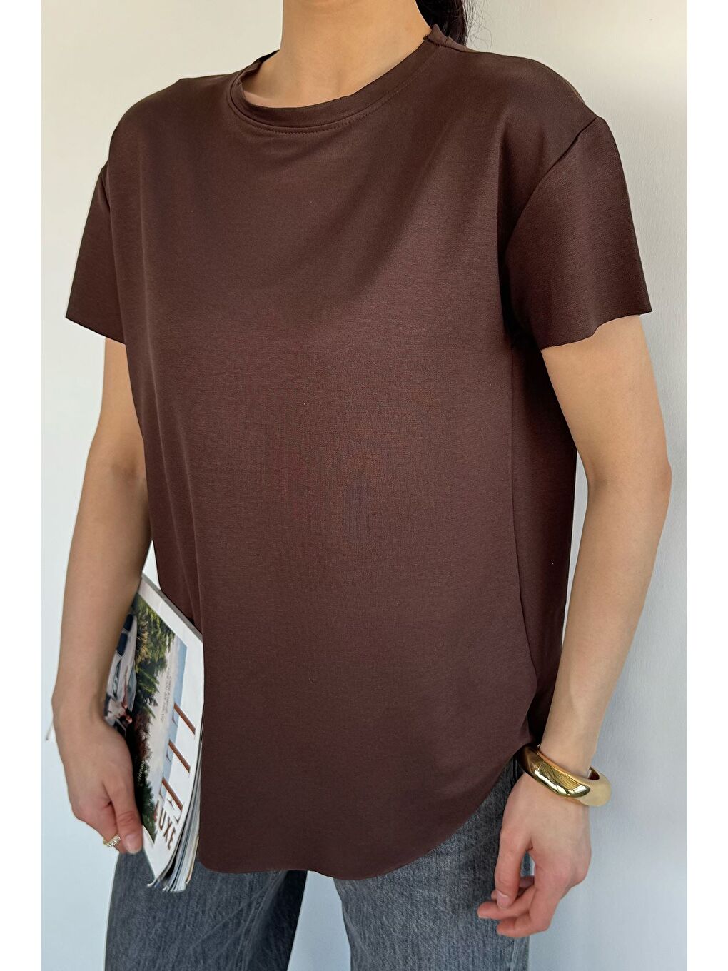 Kahverengi Kadın Bisiklet Yaka Lazer Kesim Tişört-2