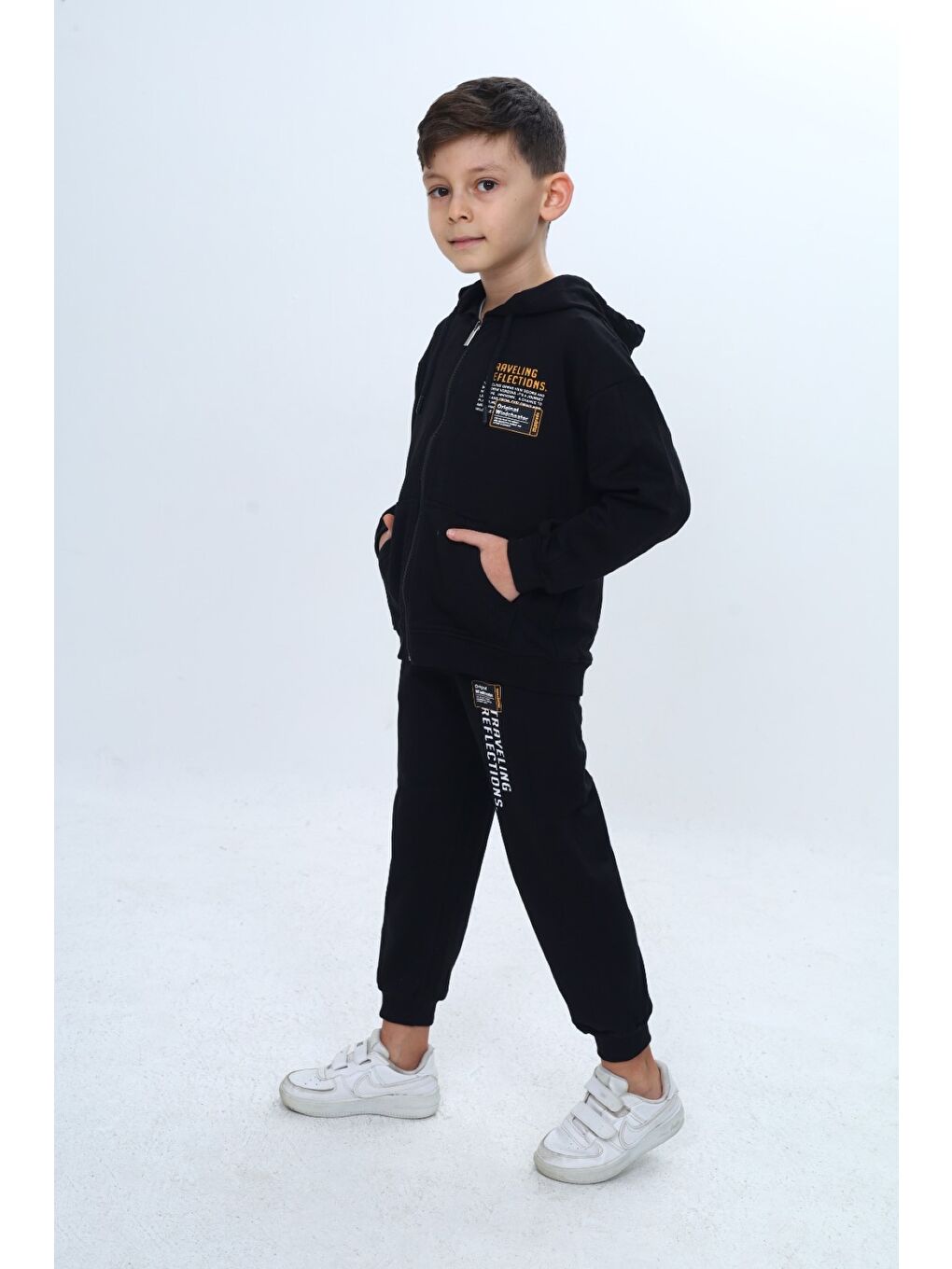 Siyah Erkek Çocuk 2'li Takım Baskılı Kapüşonlu Fermuarlı Sweatshirt & Beli Paçası Lastikli Cepli Jogger Eş-3