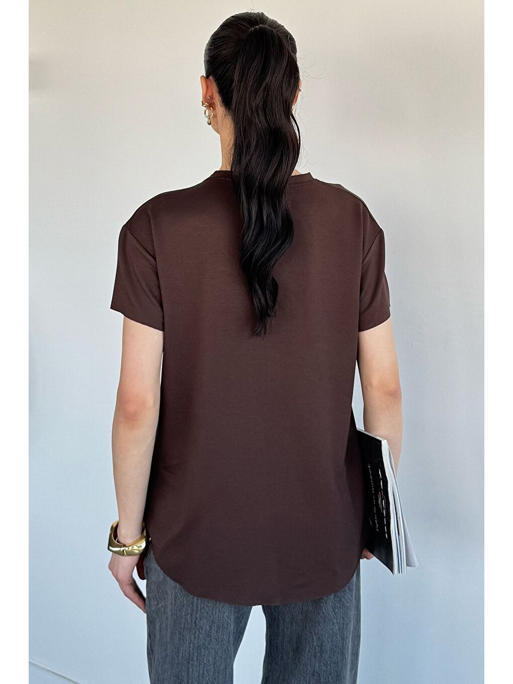 Kahverengi Kadın Bisiklet Yaka Lazer Kesim Tişört-3