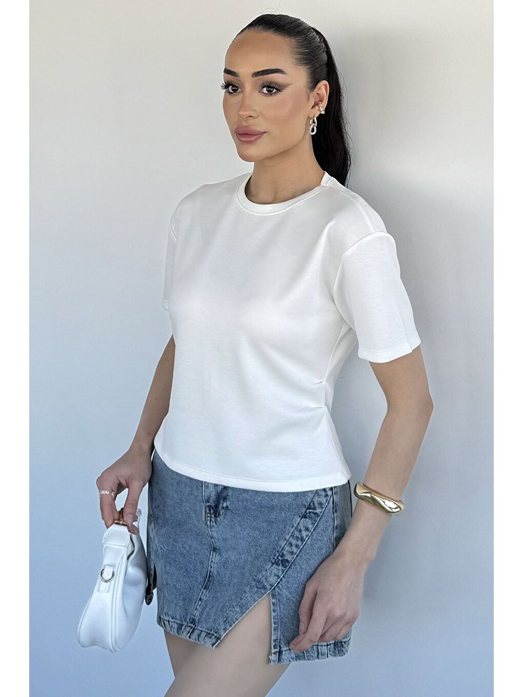 Ekru Kadın Bisiklet Yaka Yan Büzgü Detaylı Tişört