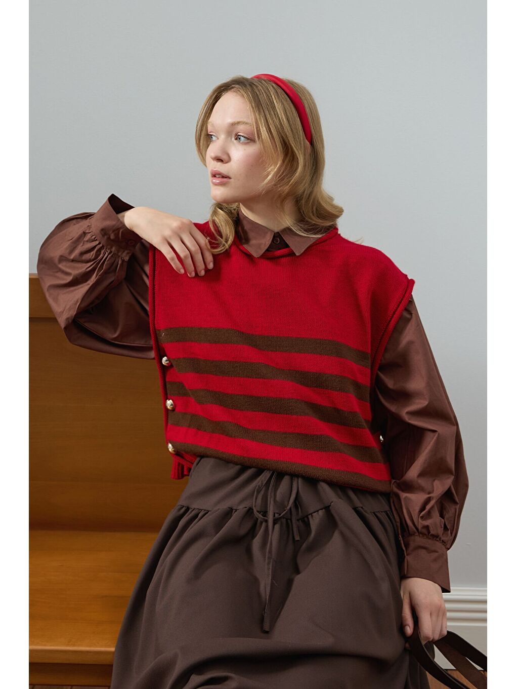 Kırmızı Çizgi Detaylı Süveter-1