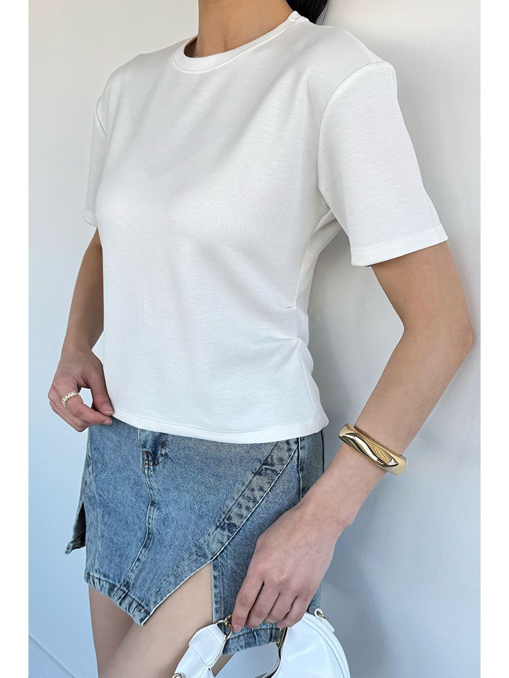 Ekru Kadın Bisiklet Yaka Yan Büzgü Detaylı Tişört-2