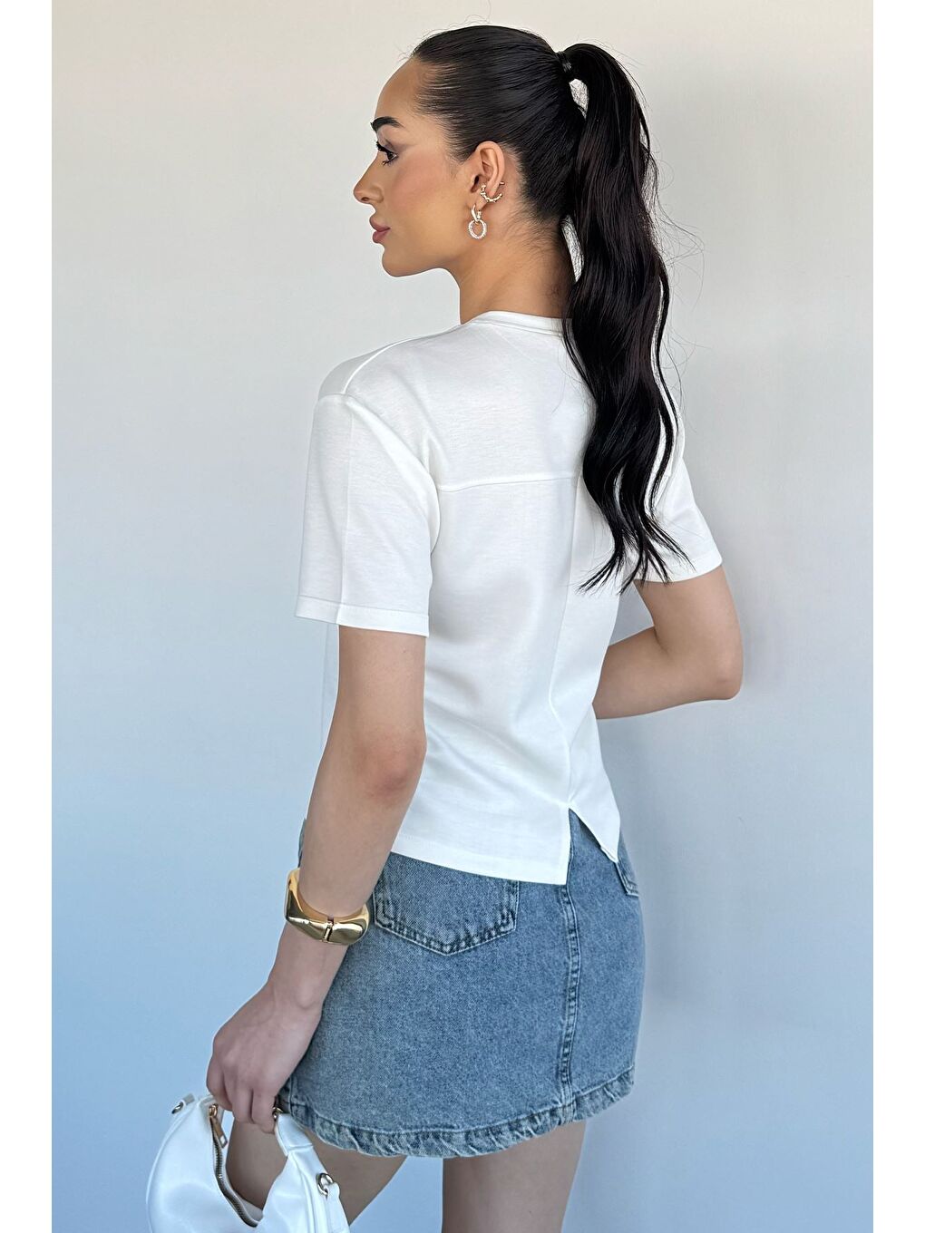 Ekru Kadın Bisiklet Yaka Yan Büzgü Detaylı Tişört-3