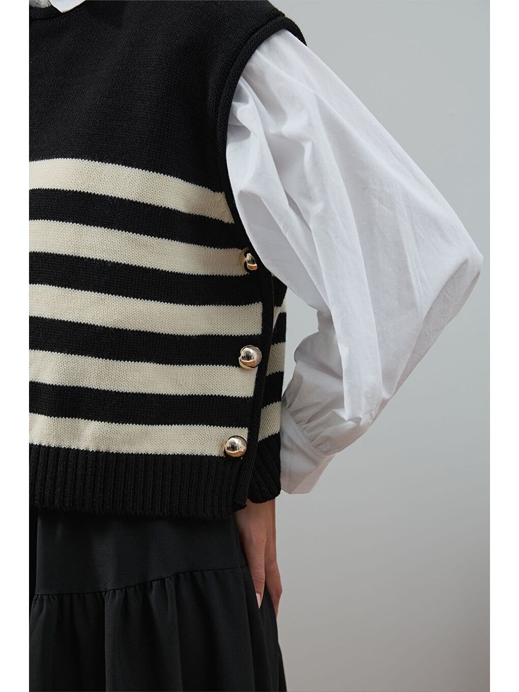 Siyah Çizgi Detaylı Süveter-2