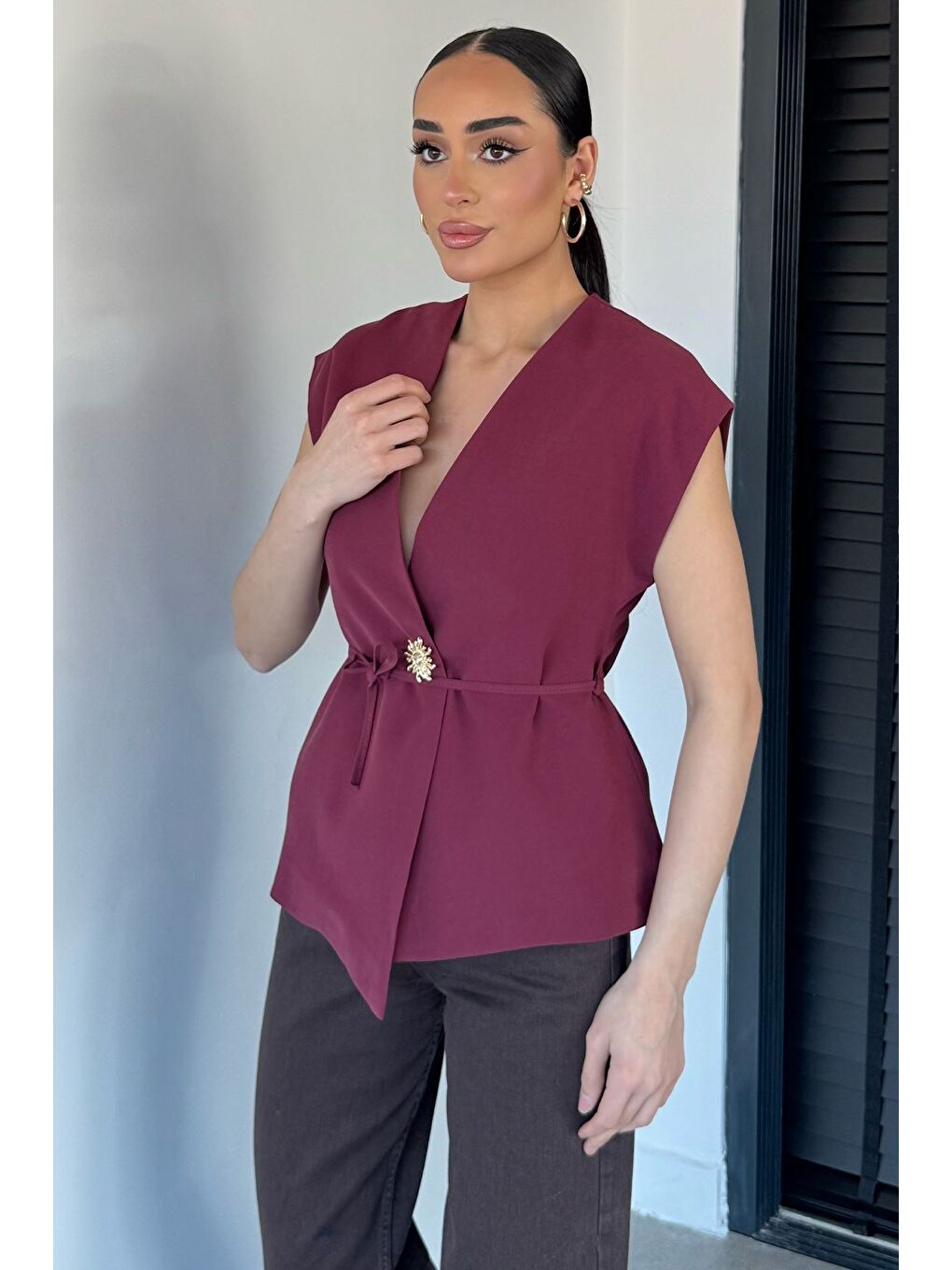 Bordo Kadın Bel Bağlamalı Gold Düğmeli Yelek-1