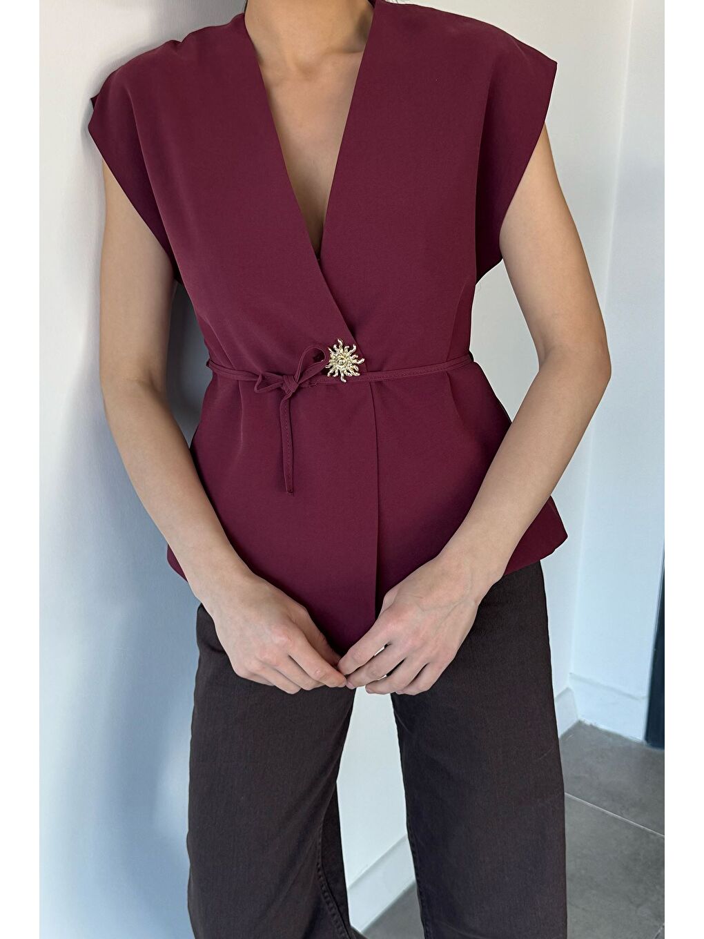 Bordo Kadın Bel Bağlamalı Gold Düğmeli Yelek-2