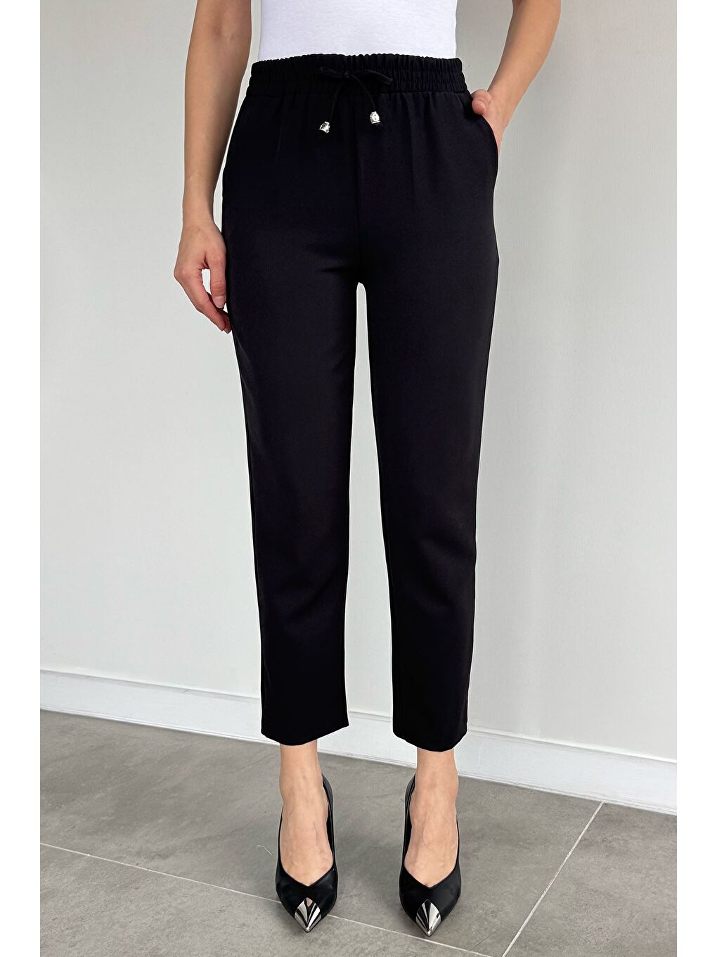 Siyah Kadın Bel Lastikli Kumaş Pantolon-1