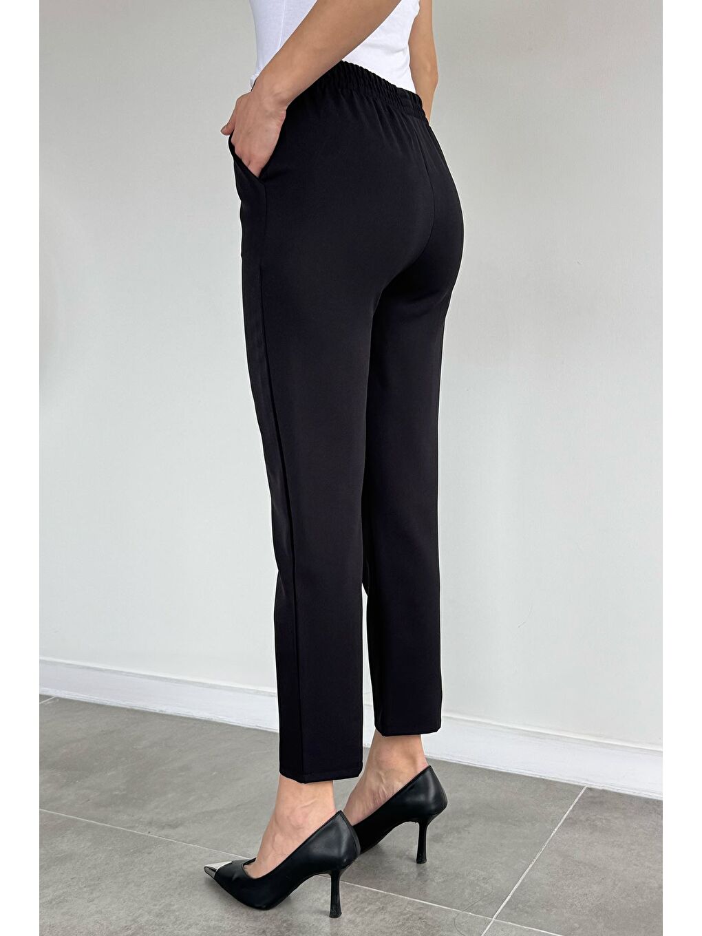 Siyah Kadın Bel Lastikli Kumaş Pantolon-3