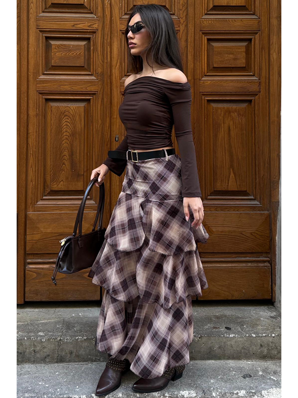 Kahverengi Kemerli Yırtmaçlı Ekose Desen Volanlı Etek Mg2715-1