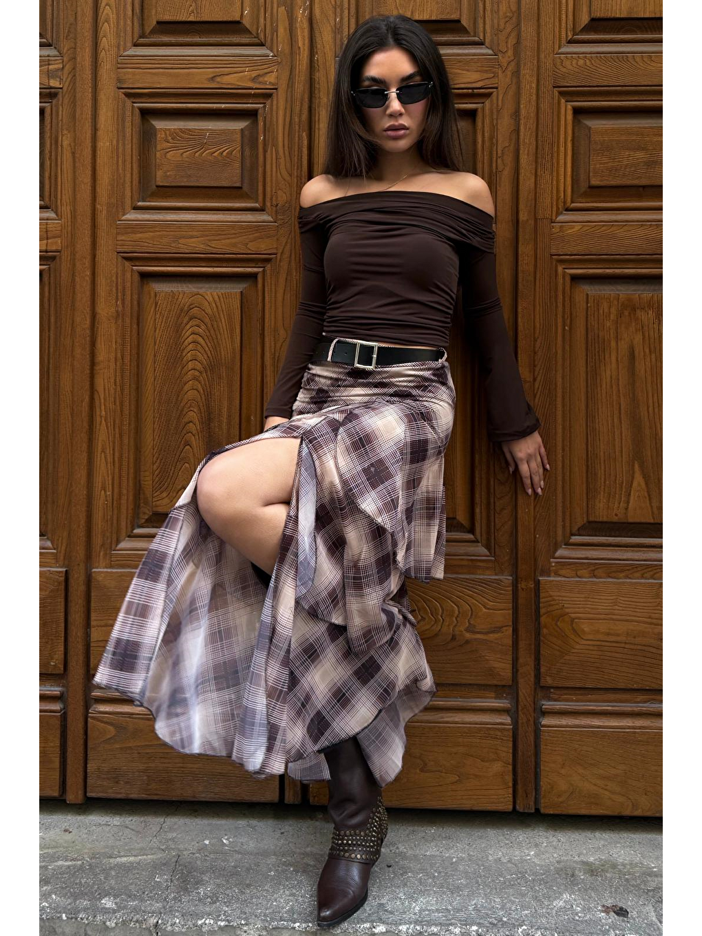 Kahverengi Kemerli Yırtmaçlı Ekose Desen Volanlı Etek Mg2715-2