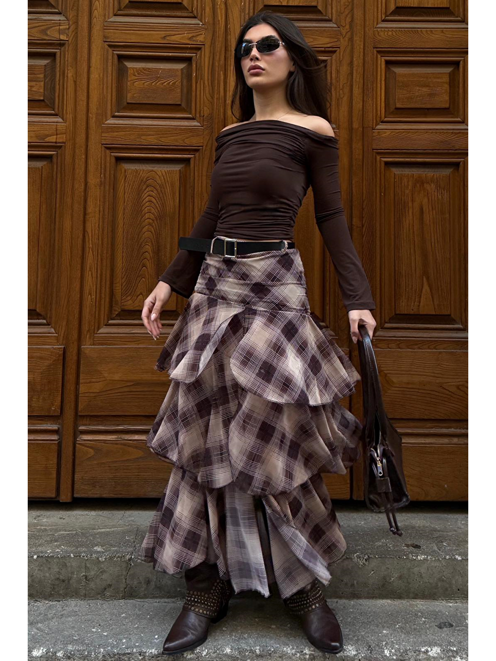 Kahverengi Kemerli Yırtmaçlı Ekose Desen Volanlı Etek Mg2715-3