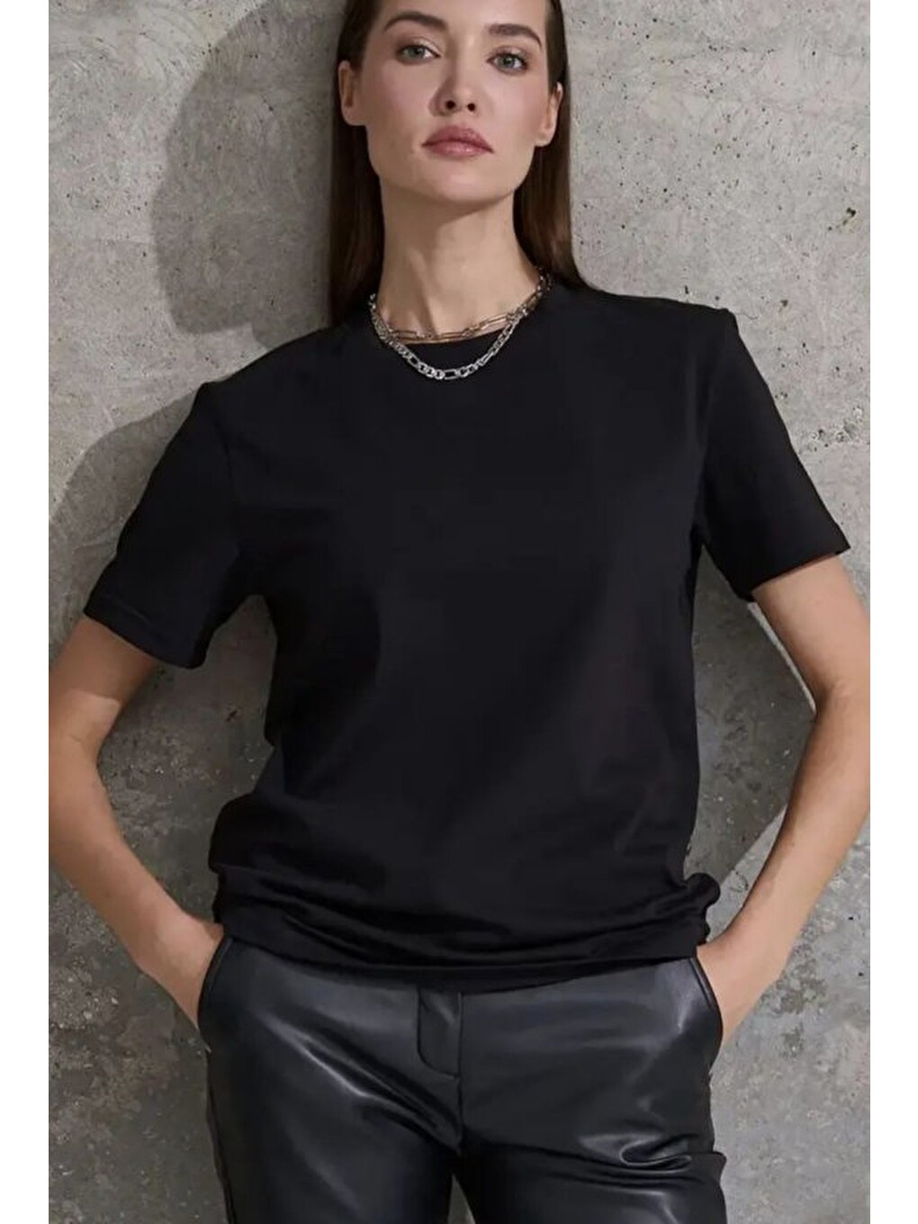 Siyah Unisex Kısa Kollu Bisiklet Yaka Basic Viskon Bluz