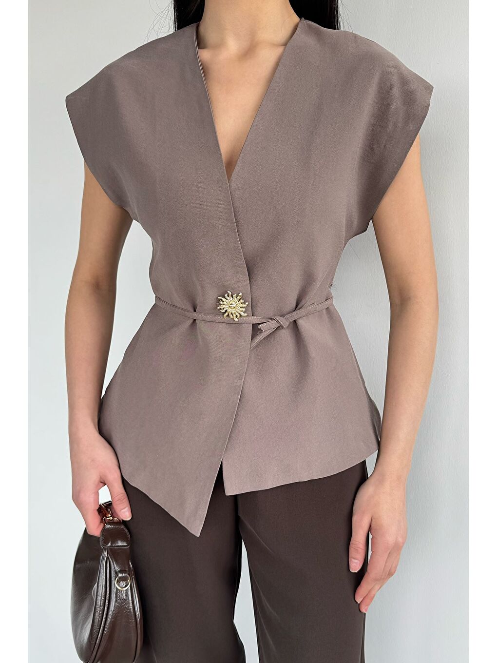 Bej Kadın Bel Bağlamalı Gold Düğmeli Yelek-2