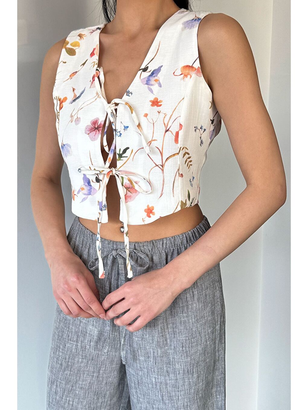 Ekru Kadın Çiçek Baskılı Astarlı Yelek