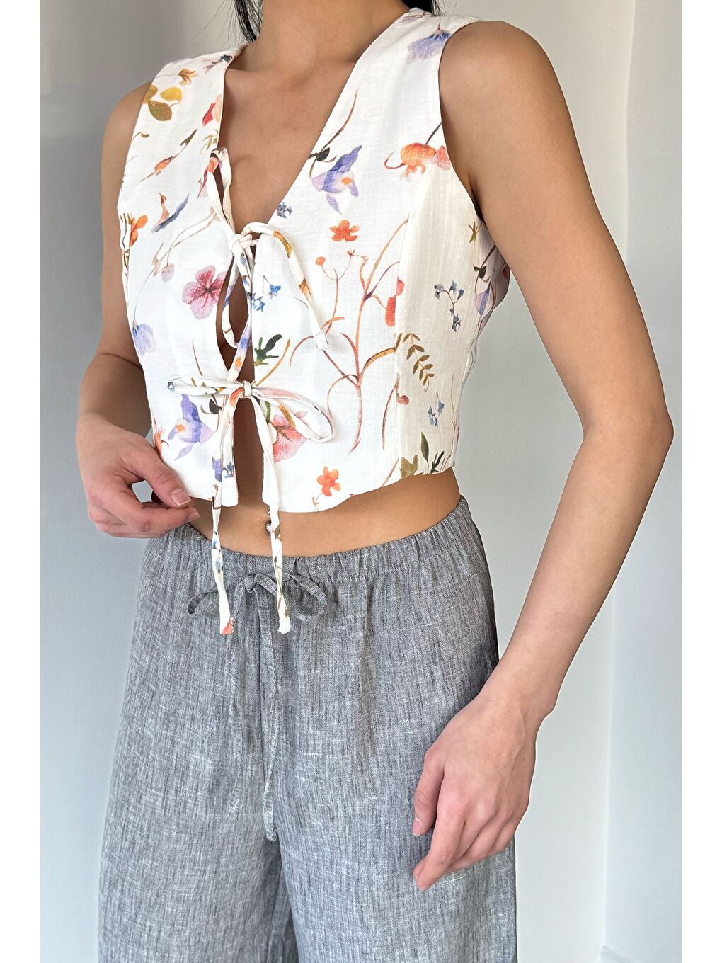 Ekru Kadın Çiçek Baskılı Astarlı Yelek-2