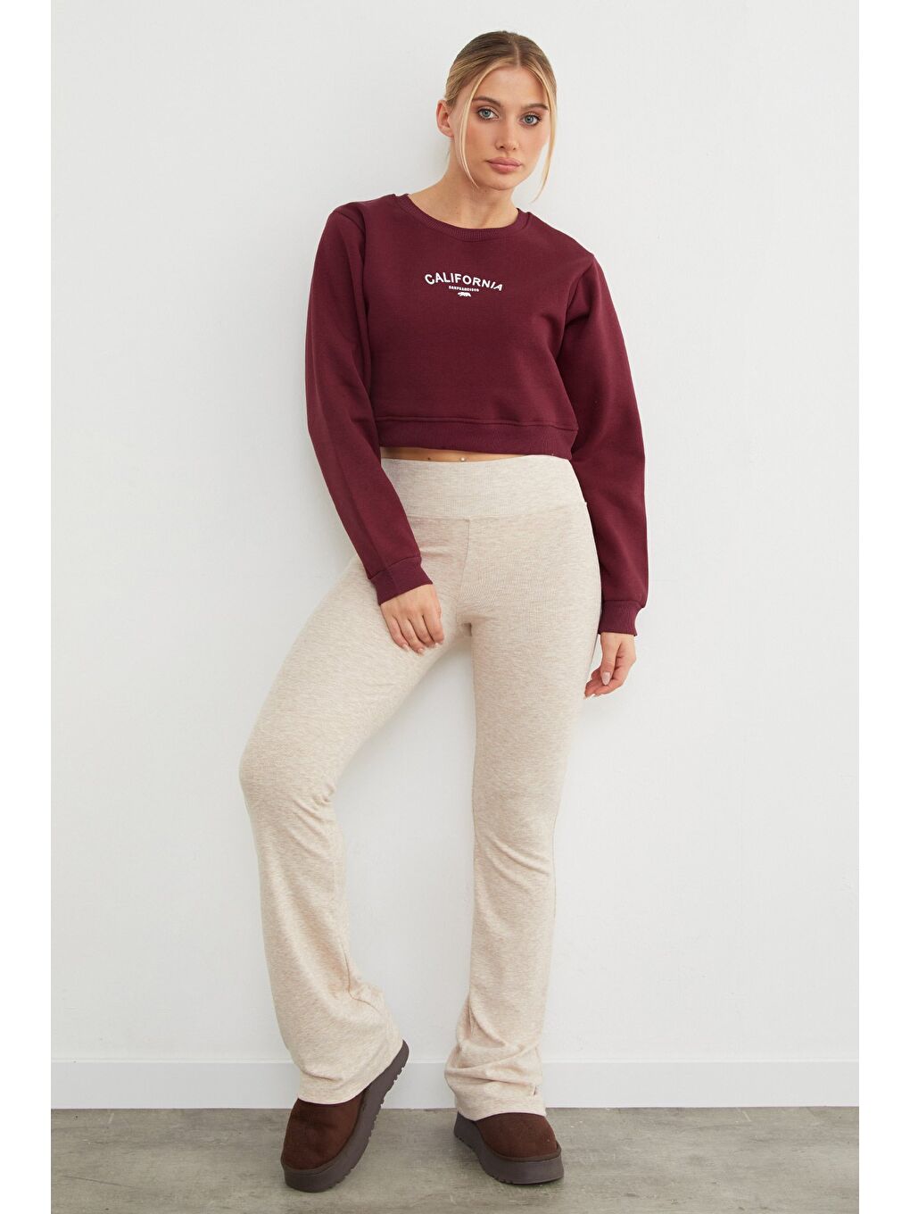 Bordo 3 İplik California Yazı Baskılı Crop Sweatshirt-1