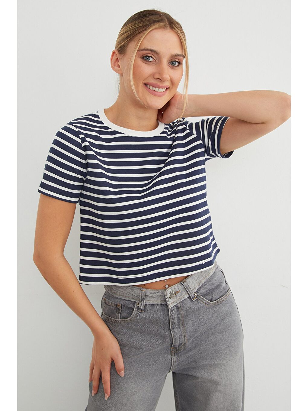 Lacivert Çizgili Bisiklet Yaka Mevsimlik Crop Tişört-1