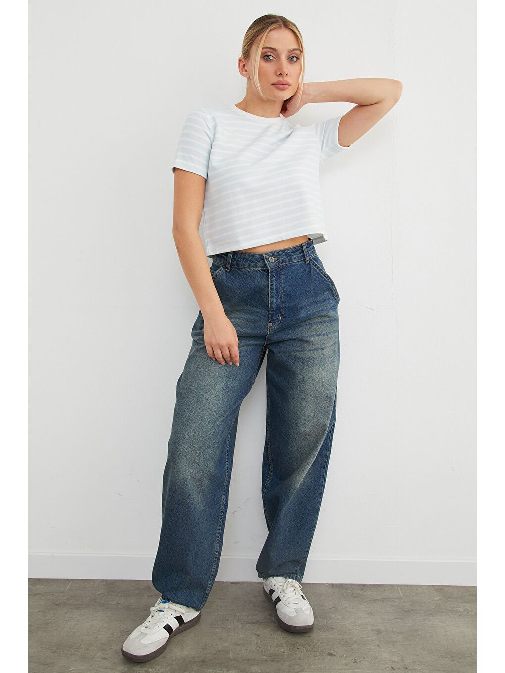 Mavi Çizgili Bisiklet Yaka Mevsimlik Crop Tişört-1