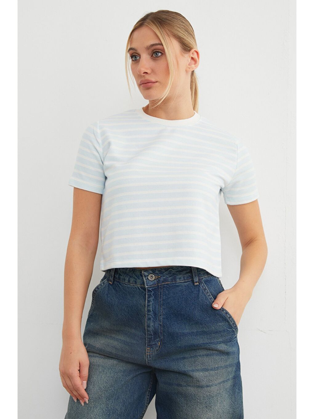 Mavi Çizgili Bisiklet Yaka Mevsimlik Crop Tişört-2