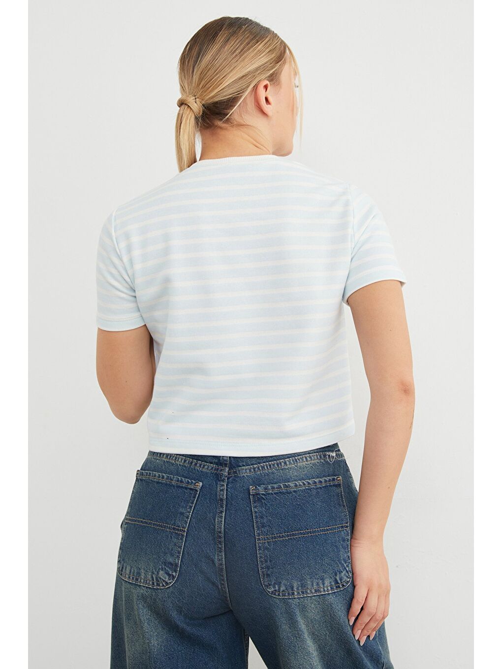 Mavi Çizgili Bisiklet Yaka Mevsimlik Crop Tişört-4