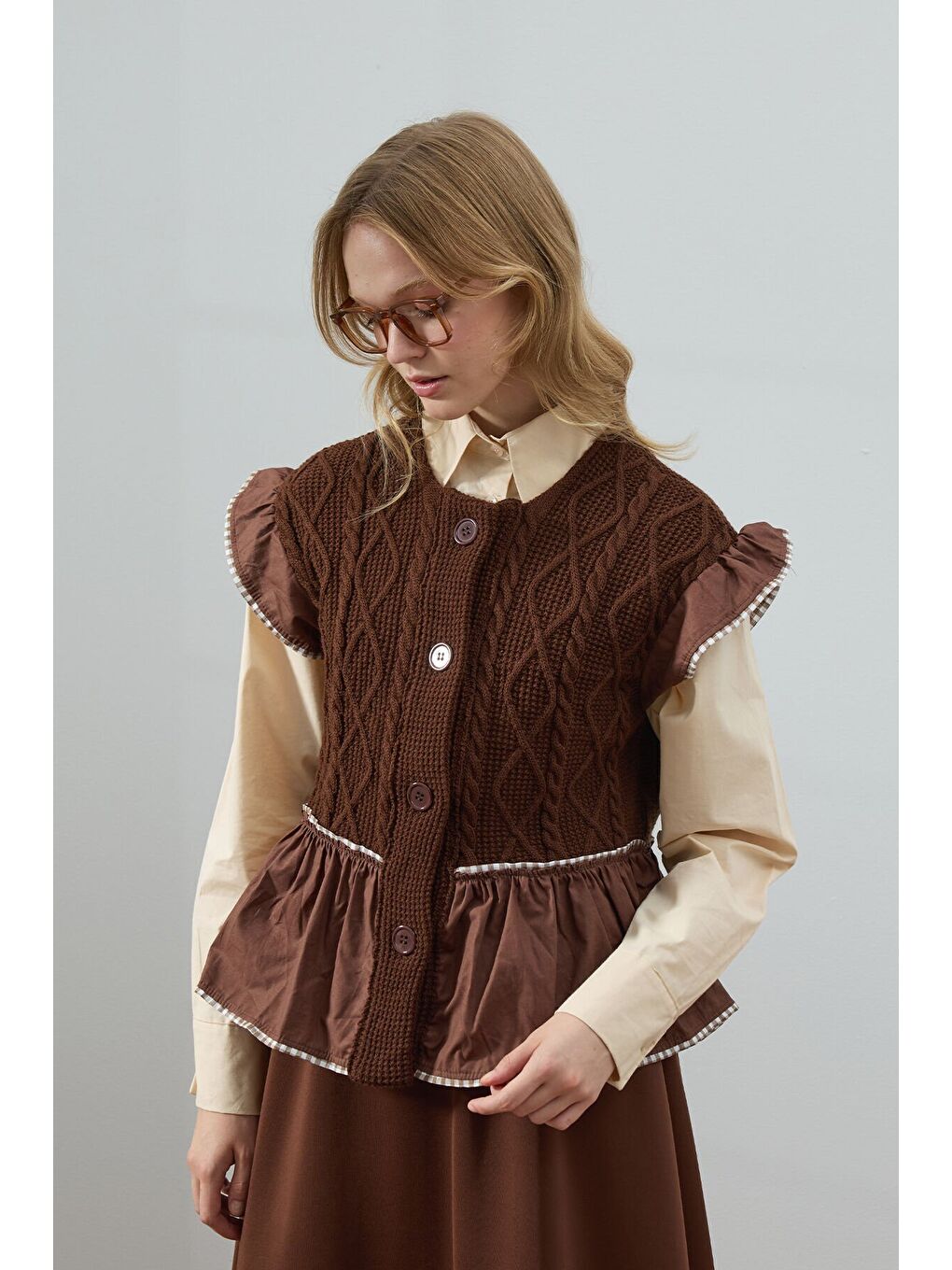Kahverengi Acı Kahve Fırfırlı Triko Yelek-2
