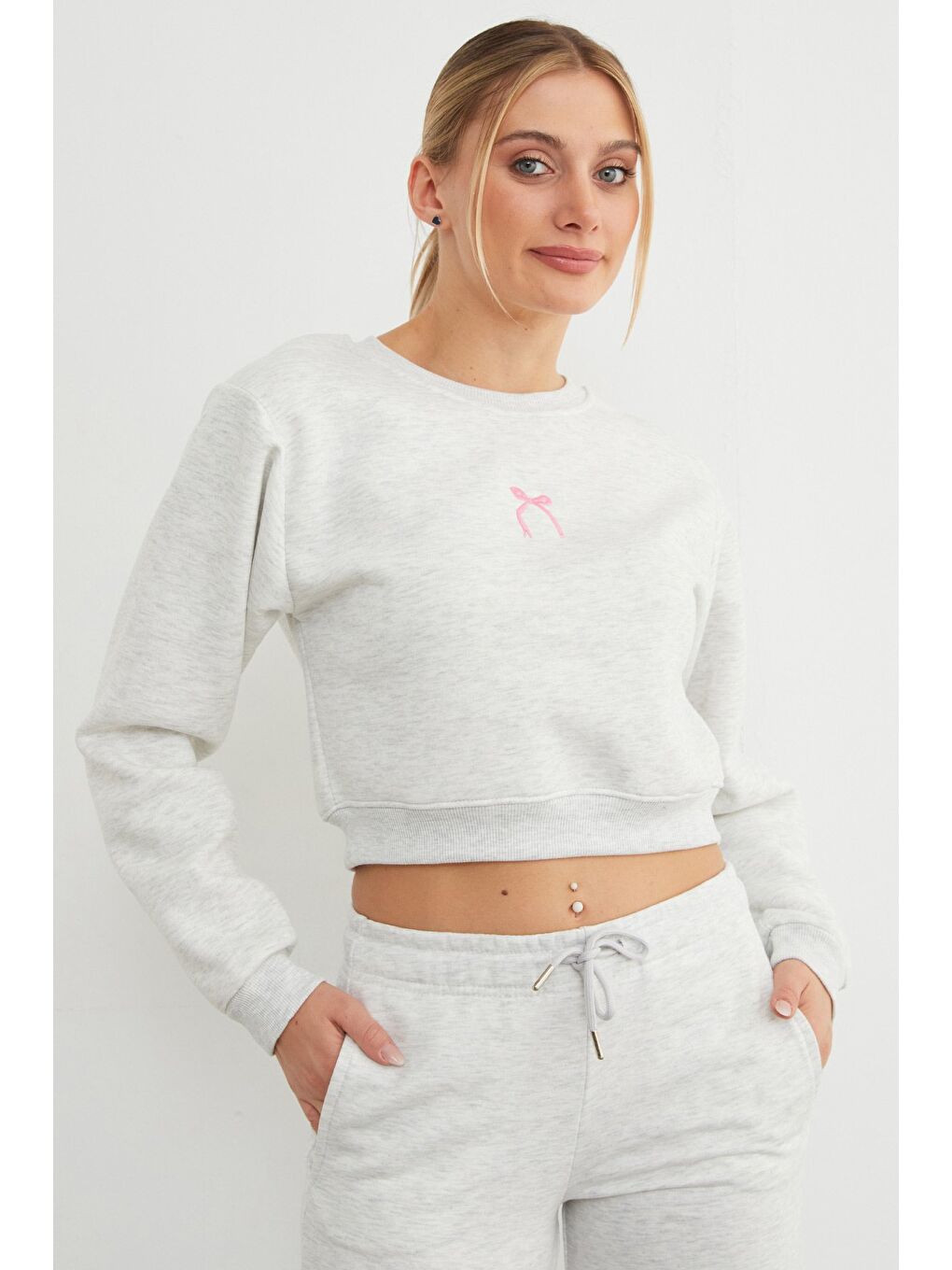 Gri 3 İplik Fiyonk Nakışlı Crop Sweatshirt-2