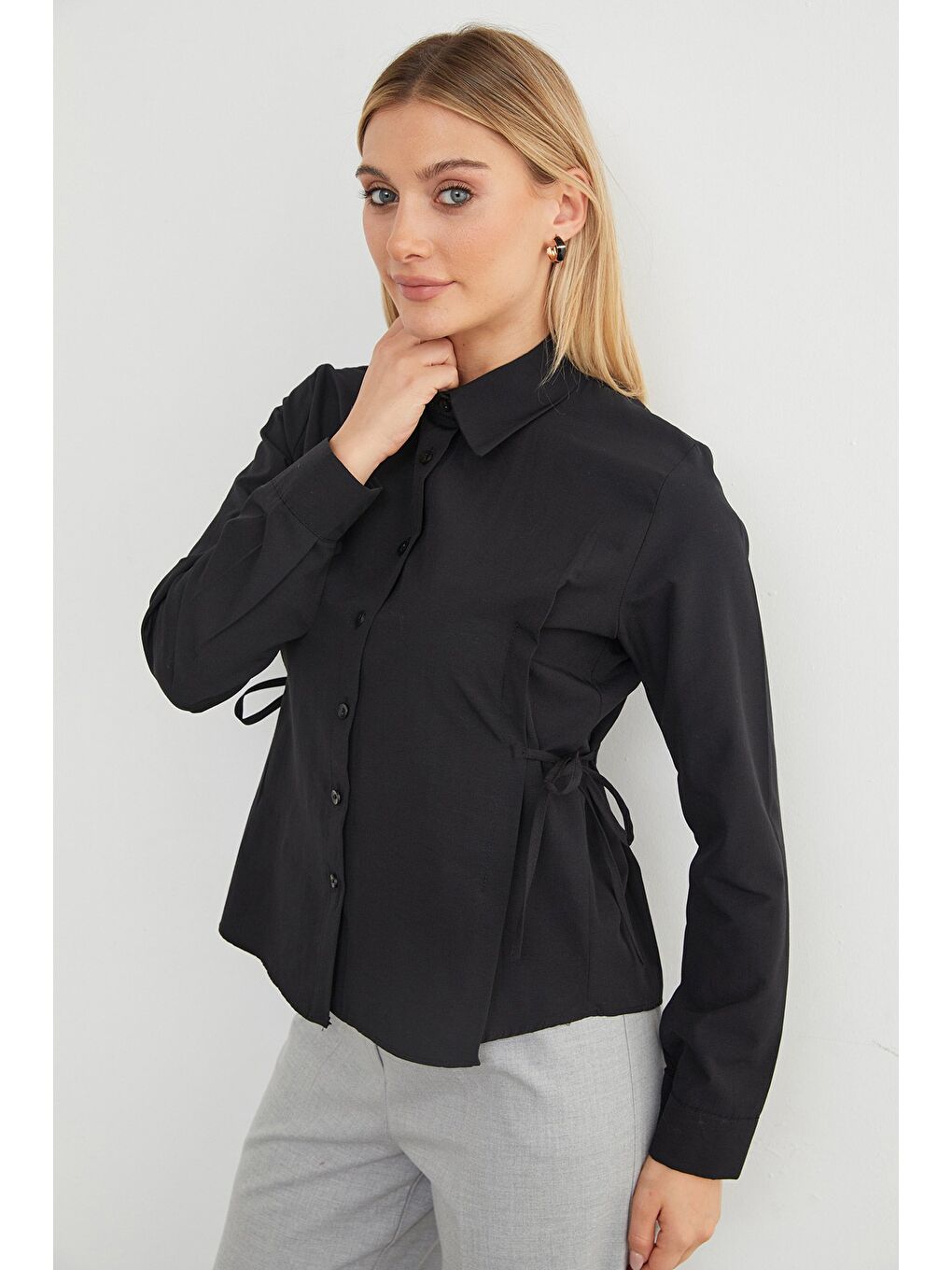 Siyah Basic Yanı Bağlama Detaylı Gömlek-1