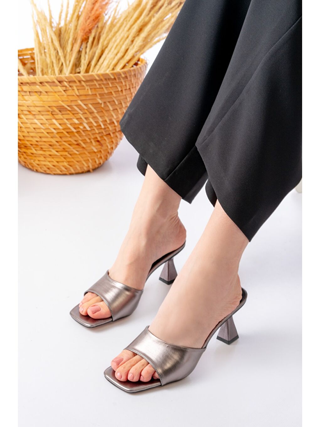 Gri Kadın Lena Platin Metalik Terlik-2