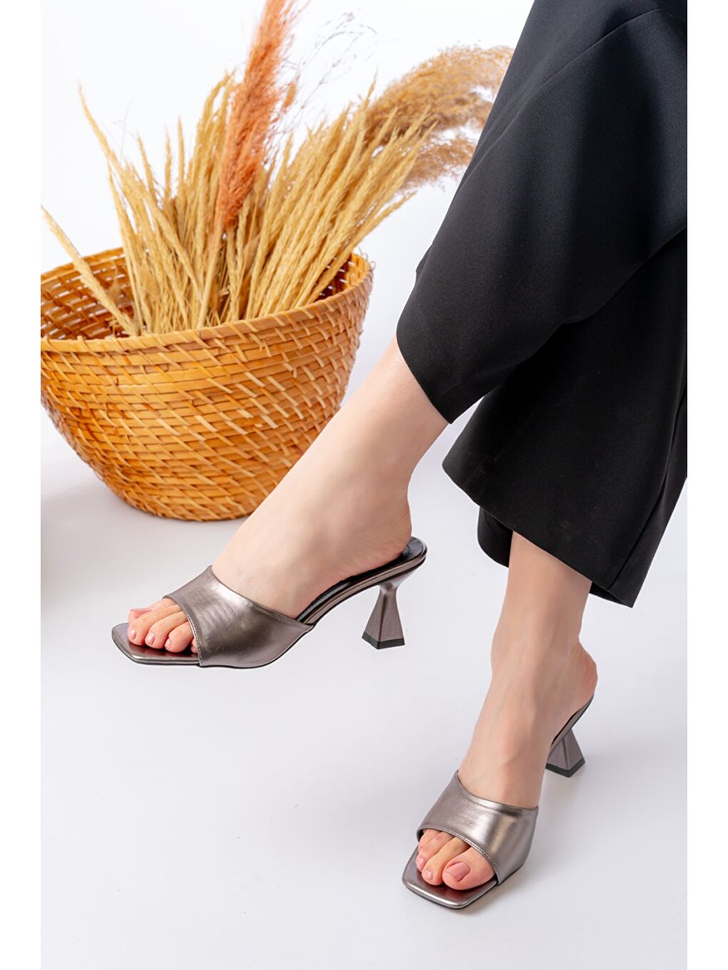 Gri Kadın Lena Platin Metalik Terlik-3