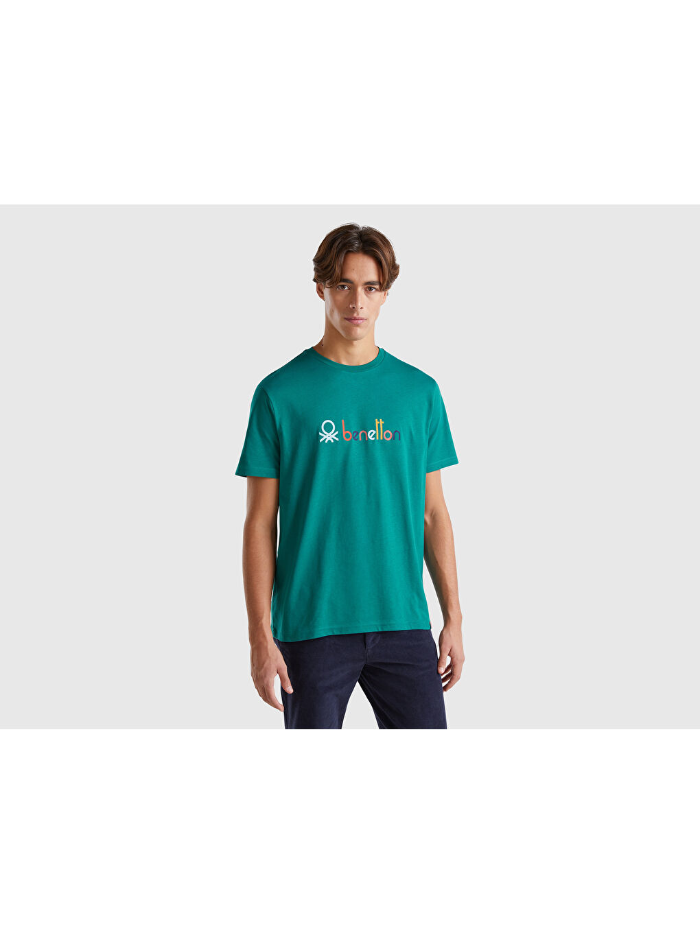 United Colors Of Benetton Erkek Koyu Yeşil %100 Pamuk Önü Logo Baskılı Kısa Kollu Yuvarlak Yaka T-Shirt