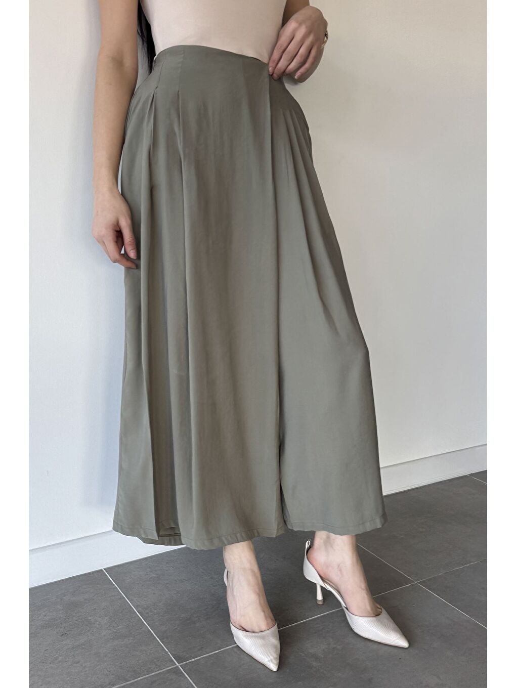 Haki Perry Kadın Pileli Bol Kesim Pantolon