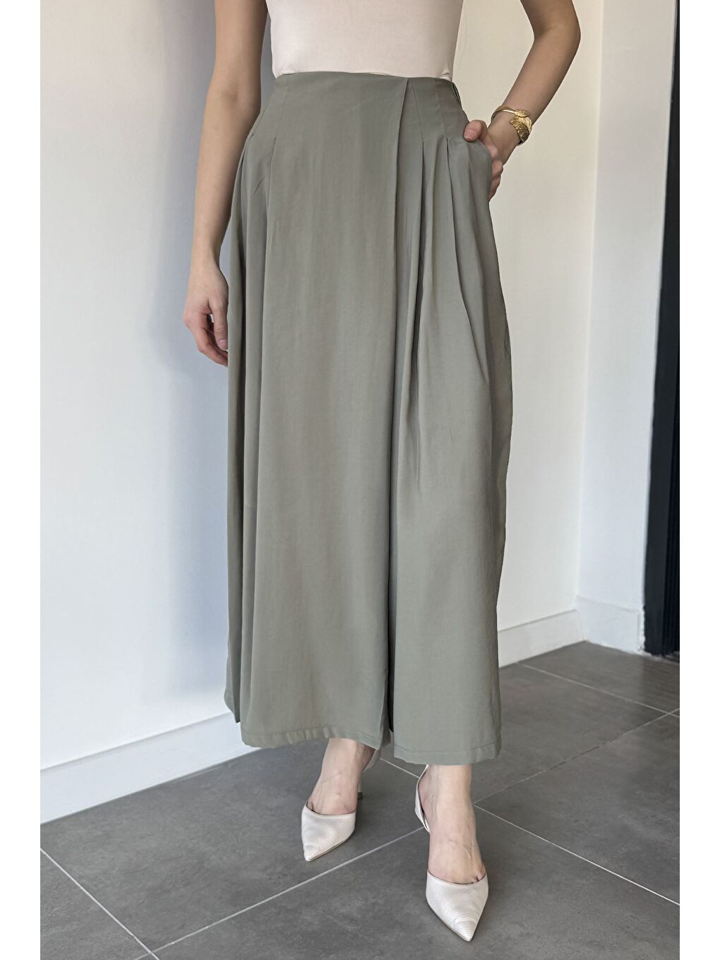 Haki Perry Kadın Pileli Bol Kesim Pantolon-2