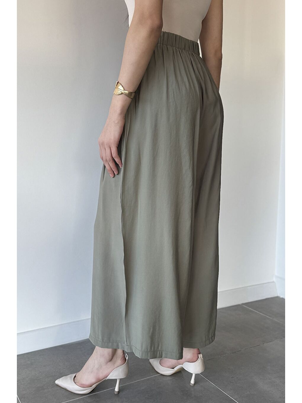 Haki Perry Kadın Pileli Bol Kesim Pantolon-3