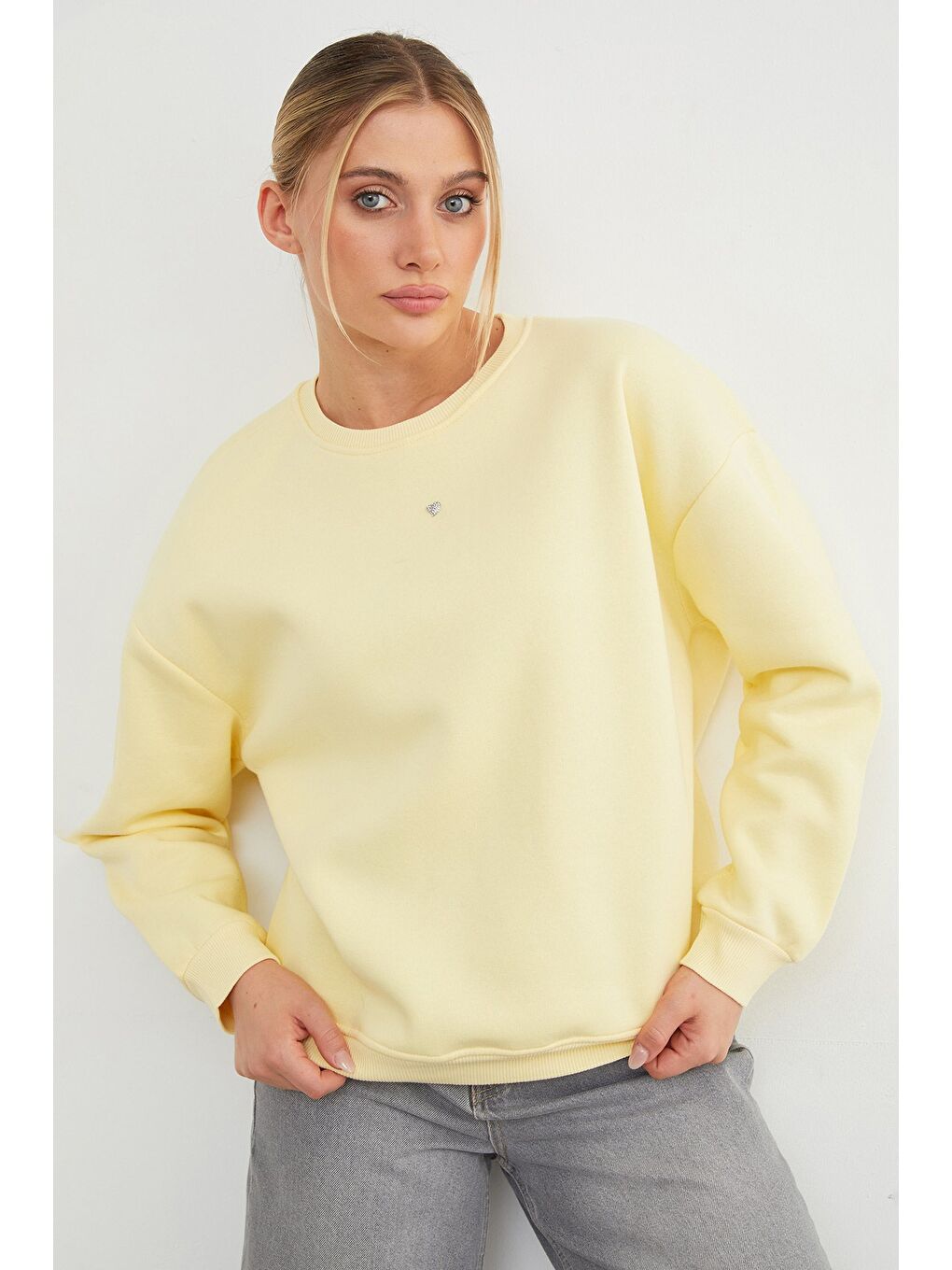 Sarı 3 İplik Taşlı Kalp Detaylı Oversize Sweatshirt