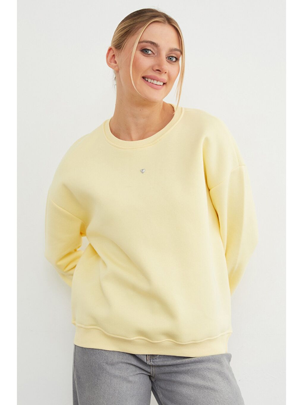 Sarı 3 İplik Taşlı Kalp Detaylı Oversize Sweatshirt-1