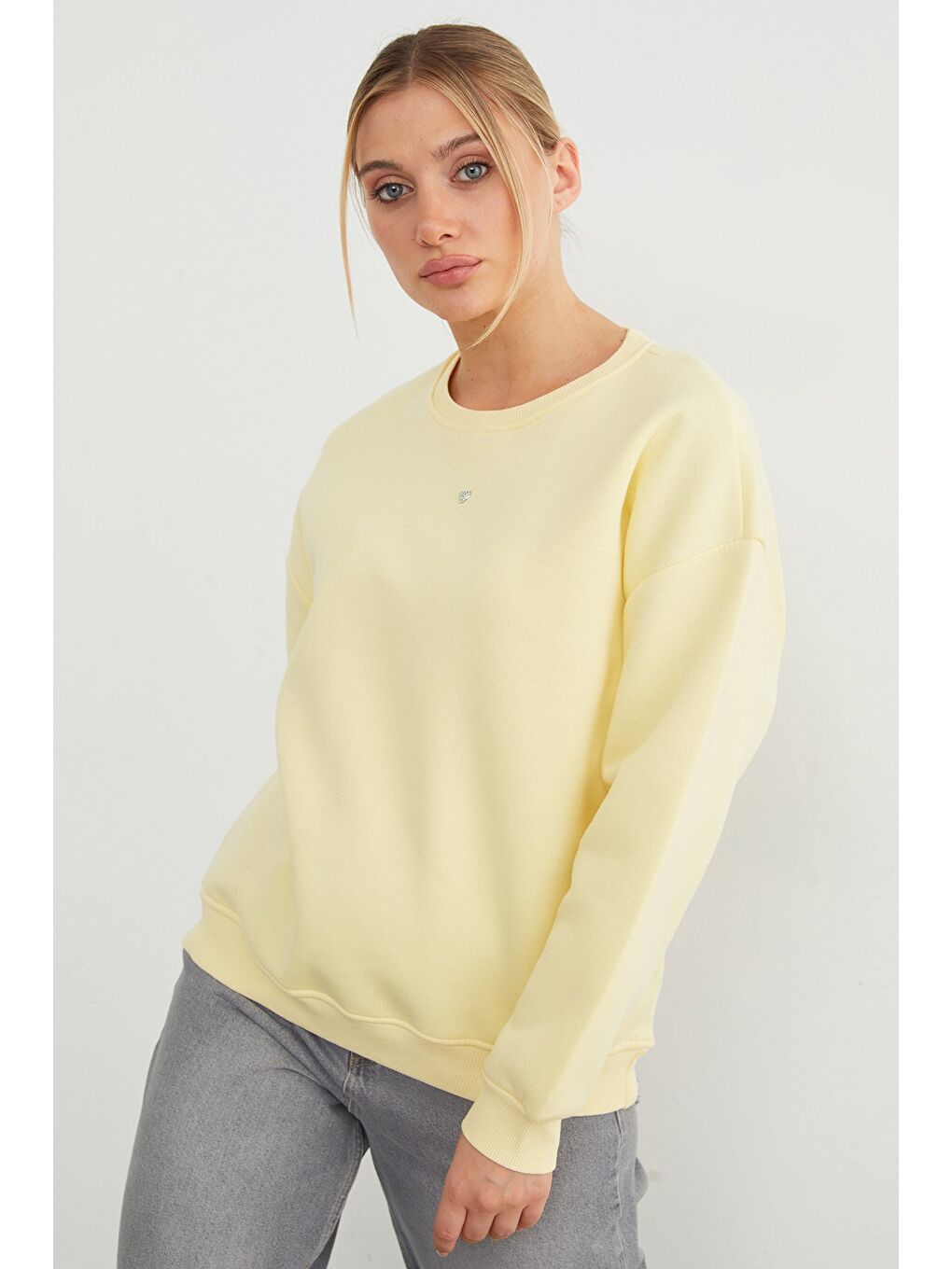 Sarı 3 İplik Taşlı Kalp Detaylı Oversize Sweatshirt-2